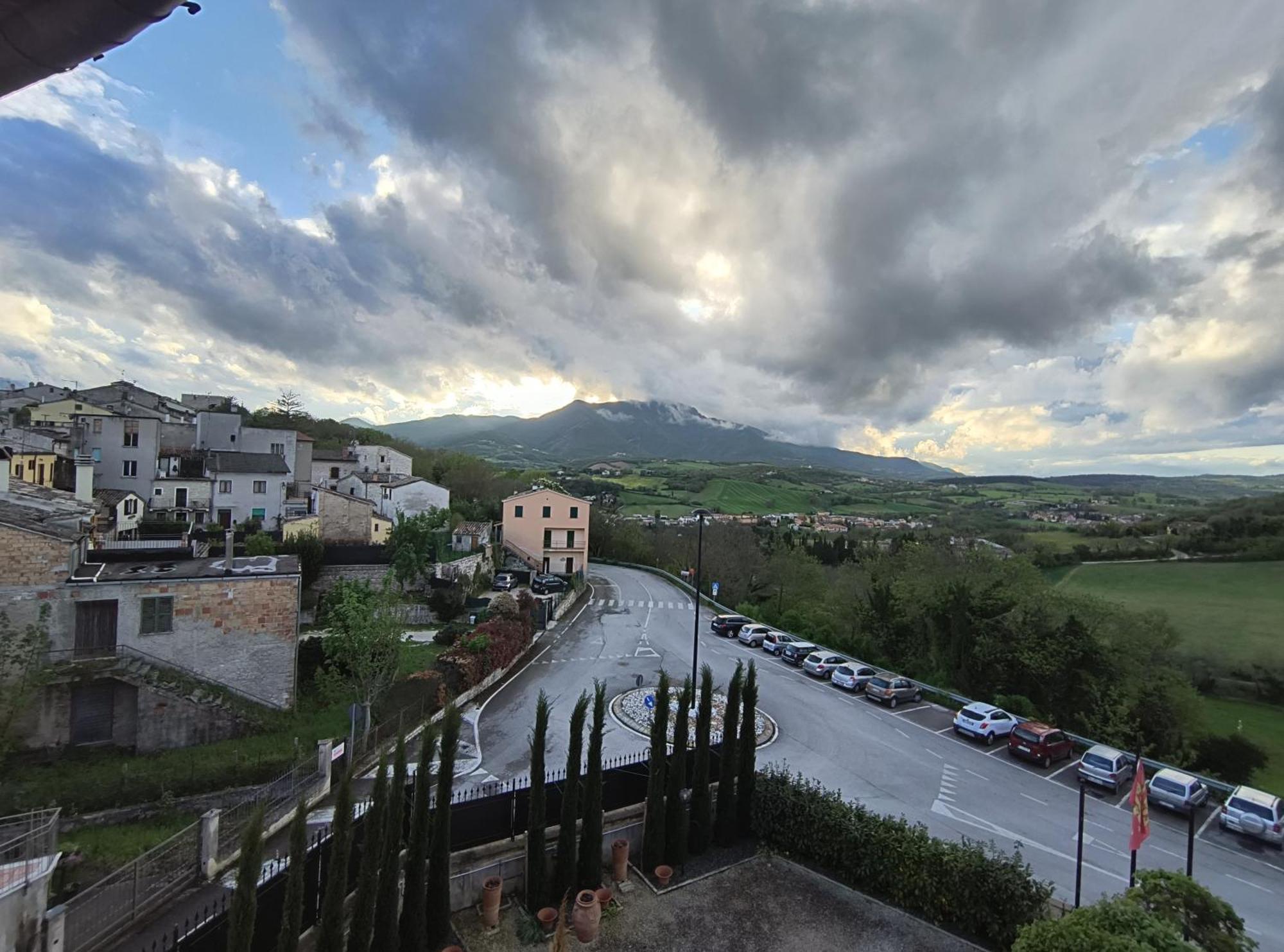 Degli Alessandri House Sassoferrato Bagian luar foto